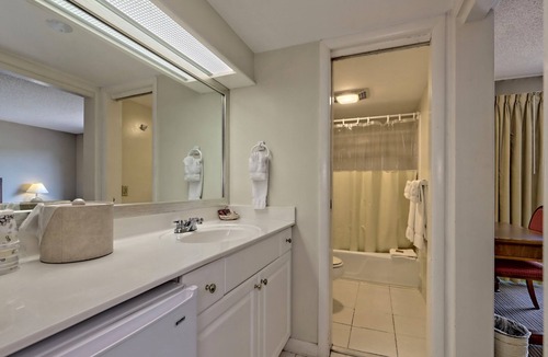 Clayton Hotel | Comfortable Two Queen Room in Clayton, GA with Mountain Views