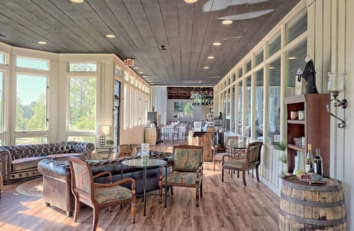 Clayton Hotel | Comfortable Two Queen Room in Clayton, GA with Mountain Views