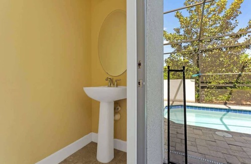 Davenport House | Comfortable Vacation Home up to 10 People