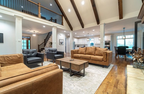 Helen House | Comfy Bear Mountain Lodge| Family-Friendly