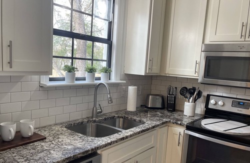 Graysville House | Comfy Cottage*Outdoor Living*Fire pit*Water feature