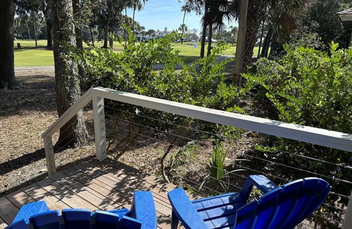 West Beach Cottage | Community Pool, Golf Course View, Sunroom, Dog Friendly Greenslake Cottage!