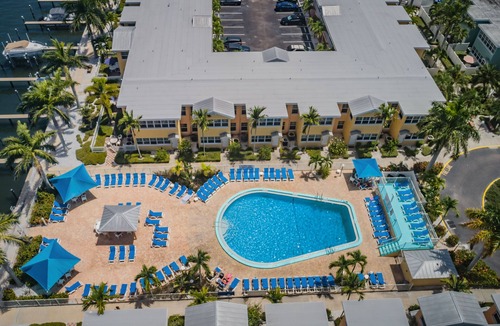 St. Petersburg - Clearwater Condo | Completely Remodeled Barefoot Beach Resort Condo