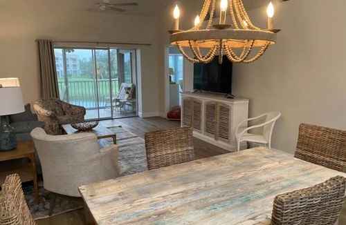 Palmer Ranch Condo | Completely Renovated 2 BR + Den condo @ Stoneybrook CC