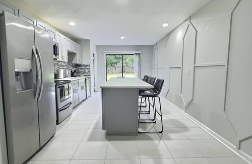 Hyde Park House | Conant Gray: Sleeps4! 2Bd/1Bth Peaceful Living!