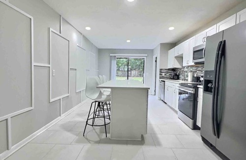 Hyde Park House | Conant White: Sleeps4! 2Bd/1Bth Comfort Living!