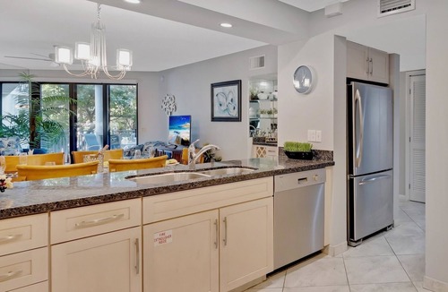 Key West Condo | *CONCH IN THE TREETOPS @ 1800 ATLANTIC* Beach Condo/Pool + LAST KEY SERVICES
