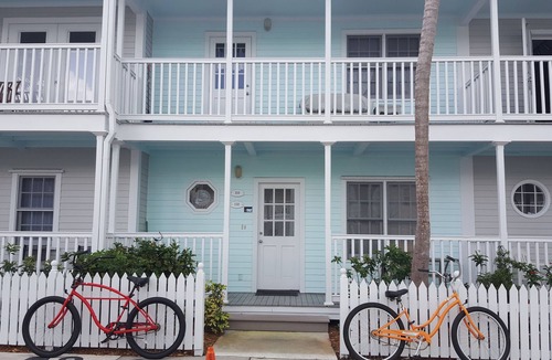 Truman Annex Condo | CONCH RETREAT Truman Annex Condo - 2 decks, pool, 2 Bikes, Free parking and WIFI