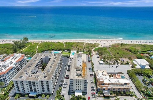 Palm Beach Shores Condo | Condo ∙ 2 bedrooms ∙ 5 guests