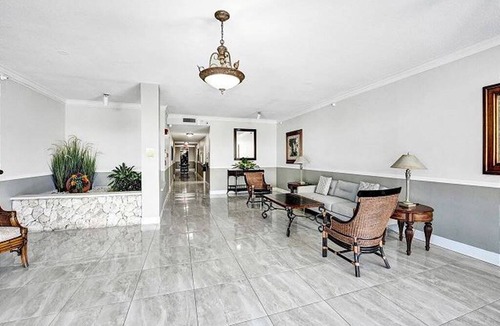 Palm Beach Shores Condo | Condo ∙ 2 bedrooms ∙ 5 guests