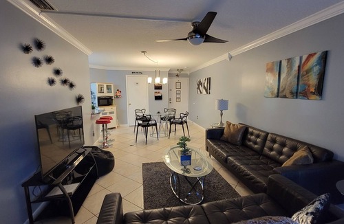 Ventura Condo | Condo/apt. near Disney, Universal, 3 pools, WIFI,free Parking !