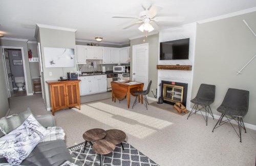 Banner Elk House | Condo at Pinnacle Inn Resort