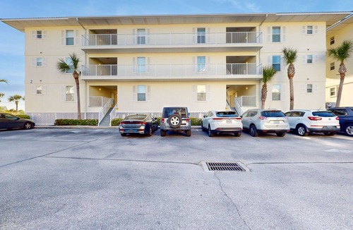 Navarre Beach Condo | Condo only steps from the beach with COMPLIMENTARY Beach Service