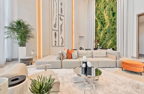 Doral Hotel | Contemporary 3 Bedroom Golf View Residence Close to Shopping & Dining