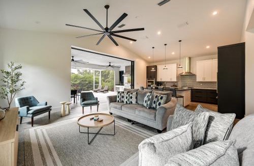 East Naples House | Contemporary Naples Home with Outdoor Kitchen and Pool