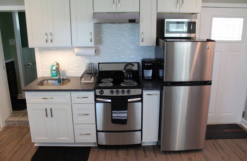 Lynchburg House | Convenient Home With Guest House