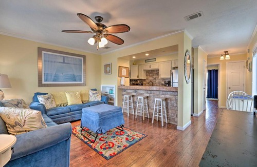Holiday Beach Apartment | Convenient PCB Condo with Pool Access Walk to Beach