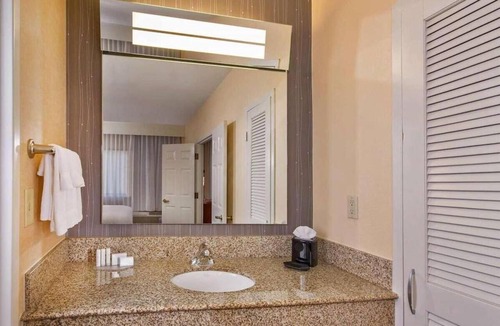 University Place Hotel | Convenient Stay! 2 Relaxing Unit | Pets Allowed + Access to the Pool