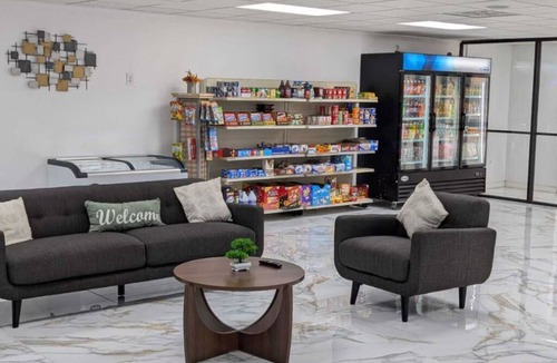 Cartersville Hotel | Convenient Stay with 4 Rooms for Budget Travelers