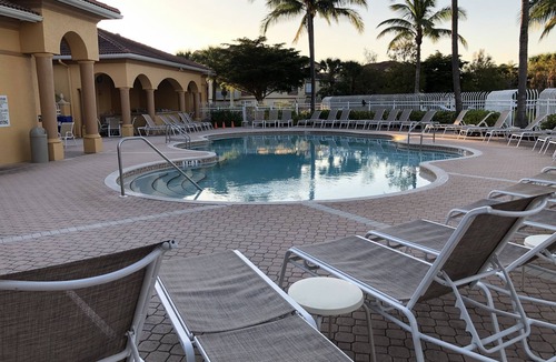 Iona Condo | Conveniently located near Fort Myers and Sanibel beaches.