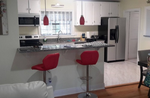 Tallahassee House | COOL HAVEN- A Quiet, Elegant, Contemporary, Incognito Retreat near FAMU/FSU