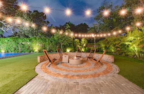 Golden Glades Villa | Cool Villa Northwest Miami BY THE GLAMHOMES