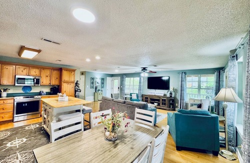 Milton House | Cooper Basin River House - 30 mins to beaches