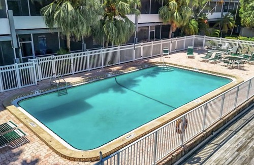 Harbordale Condo | Cordova Arms by Rocketstay