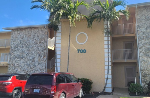 Fort Pierce Condo | Corner unit directly on golf course with ocean peak in Ocean Village