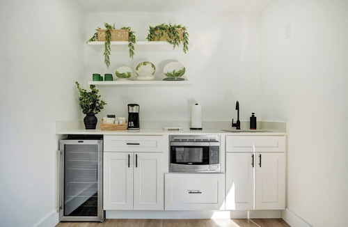 Delray Beach House | Costal Bungalow & guest house - by the beach!