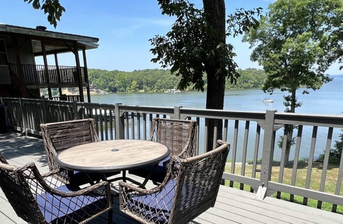 Almo Cabin | Cottage 5 · Lakefront Cottage on Kentucky Lake - Sleeps 8 - Pet Friendly!