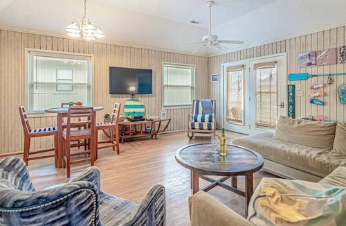 Myrtle Beach Cottage | Cottage House - Steps to the Beach with Pool
