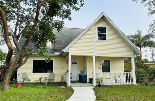 Central Naples Cottage | Cottage Studio Near Beach