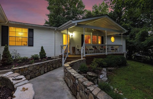 Johnson City Cottage | Cottage with Lake Views Hot Tub and Dock