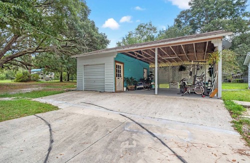 Doctors Inlet Apartment | Country home