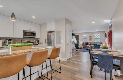Edgehill House | Country Soul City Suite | Music Row Townhome!