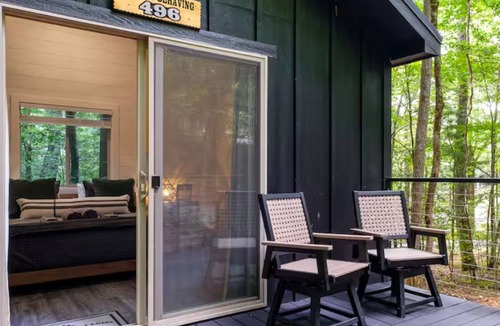 Balsam Grove Cabin | Couples Glamping Cabin - Bearly Behaving