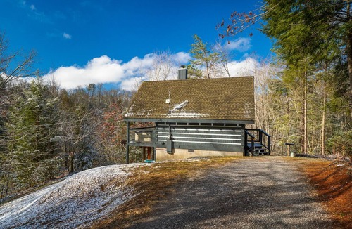 Pittman Center Cabin | Couples Perfect Retreat, Private, Hot Tub, Rustic and Modern