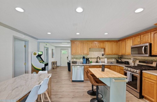 Leesville House | Couples Retreat - Hot Tub, Fire Pit, and Fireplace