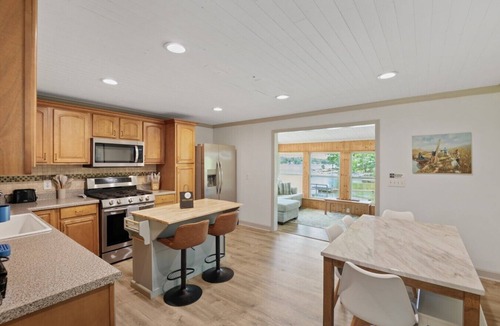 Leesville House | Couples Retreat - Hot Tub, Fire Pit, and Fireplace