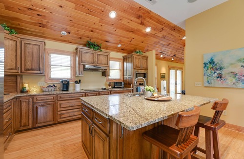 Council House | Couples Retreat on Bay Tree Lake