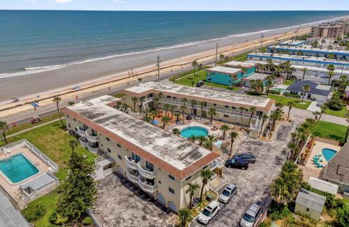 Ormond-by-the-Sea Apartment | Court of Palms