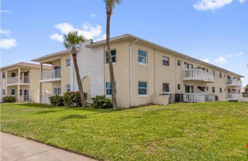 Ormond-by-the-Sea Apartment | Court of Palms