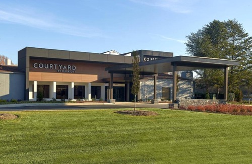 SouthPark Hotel | Courtyard Charlotte SouthPark