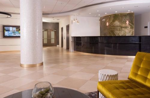 Coral Gables Section Hotel | Courtyard Miami Coral Gables