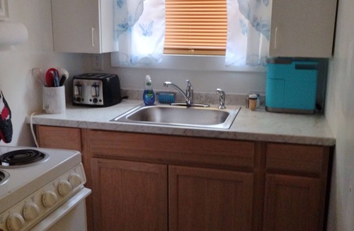 Harbor Oaks Cottage | cozy 1 bedroom 1 bath Cottage in Port Orange with WiFi, AC