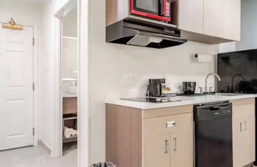 Harbison Apartment | Cozy 1-bedroom hotel suite with kitchen in Columbia