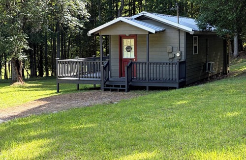 Murphy House | Cozy 1-bedroom house in beautiful Murphy with AC