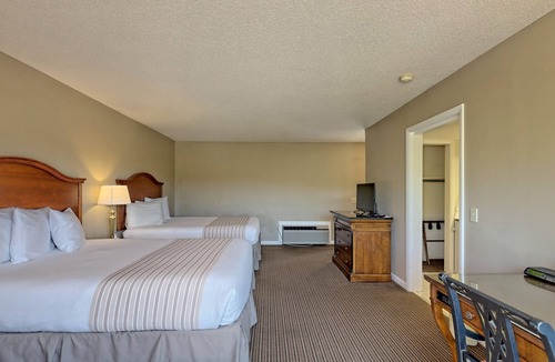 Clayton Hotel | Cozy 1-Bedroom Retreat in Clayton with Two Queen Beds