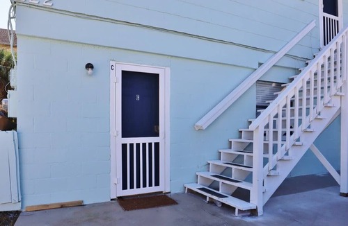 Jacksonville Beach Apartment | Cozy 1BR Beach Hideaway - One block to beach